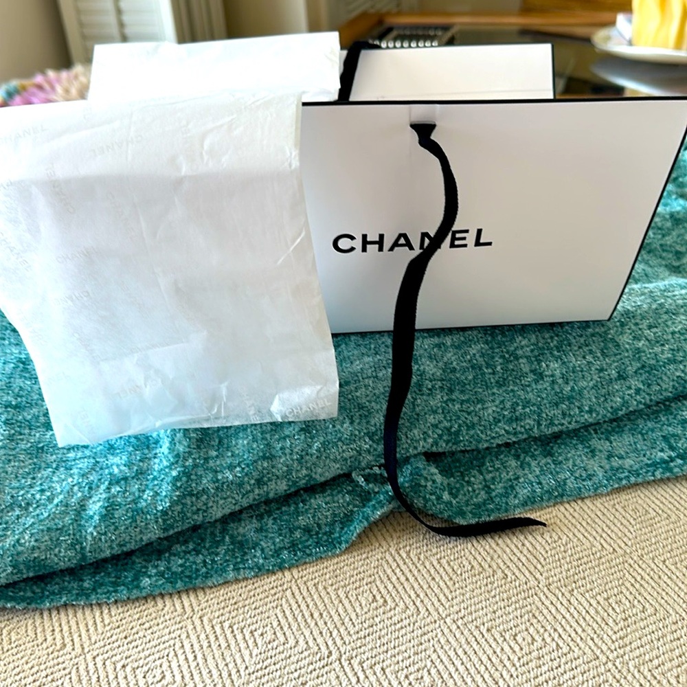 CHANEL White Gift Bag with Black Tie Ribbon UNISEX NWOT - Picture 7 of 8